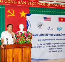 TRAO VỐN SINH KẾ CHO NGƯỜI KHUYẾT TẬT VÀ NẠN NHÂN DA CAM TẠI ĐỒNG NAI