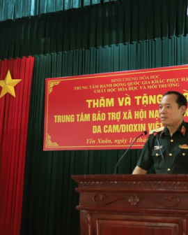 TRUNG TÂM NACCET THĂM VÀ TẶNG QUÀ TRUNG TÂM BẢO TRỢ XÃ HỘI NẠN NHÂN CHẤT ĐỘC DA CAM/DIOXIN VIỆT NAM
