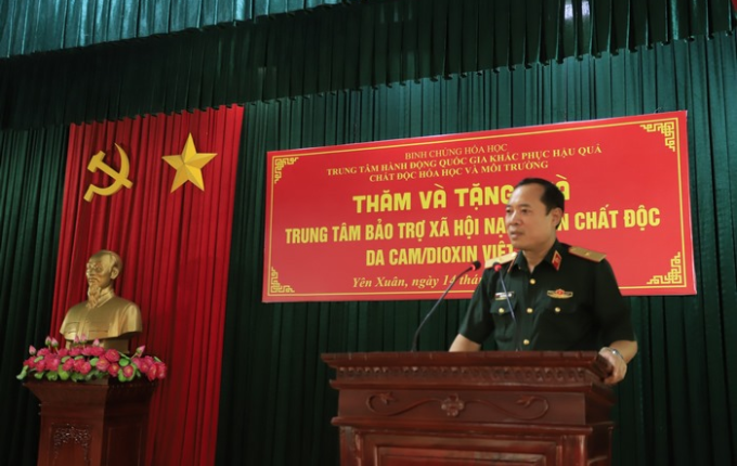 TRUNG TÂM NACCET THĂM VÀ TẶNG QUÀ TRUNG TÂM BẢO TRỢ XÃ HỘI NẠN NHÂN CHẤT ĐỘC DA CAM/DIOXIN VIỆT NAM