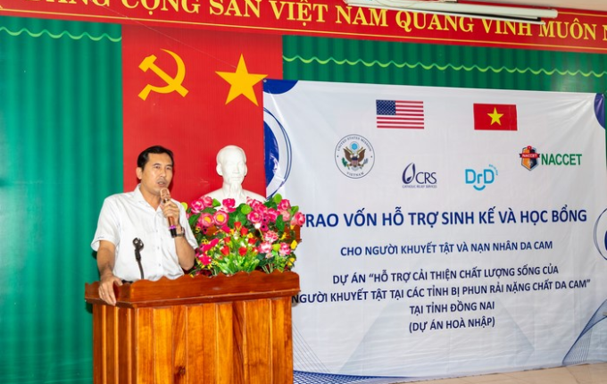 TRAO VỐN SINH KẾ CHO NGƯỜI KHUYẾT TẬT VÀ NẠN NHÂN DA CAM TẠI ĐỒNG NAI