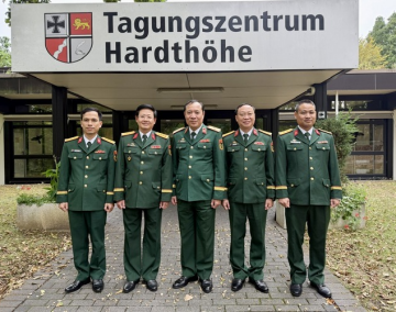 MỞ RỘNG HỢP TÁC QUỐC TẾ VÀ NÂNG CAO NĂNG LỰC ỨNG PHÓ CBRN, BẢO VỆ MÔI TRƯỜNG: Đoàn công tác Binh chủng Hóa học thăm và làm việc tại Cộng hòa Pháp và Cộng hòa Liên bang Đức