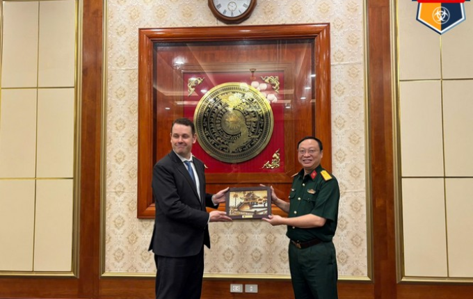 NACCET TIẾP ĐÓN, LÀM VIỆC VỚI ĐẠI DIỆN BỘ TRƯỞNG BỘ CHIẾN TRANH HOA KỲ