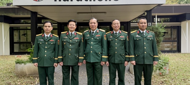MỞ RỘNG HỢP TÁC QUỐC TẾ VÀ NÂNG CAO NĂNG LỰC ỨNG PHÓ CBRN, BẢO VỆ MÔI TRƯỜNG: Đoàn công tác Binh chủng Hóa học thăm và làm việc tại Cộng hòa Pháp và Cộng hòa Liên bang Đức