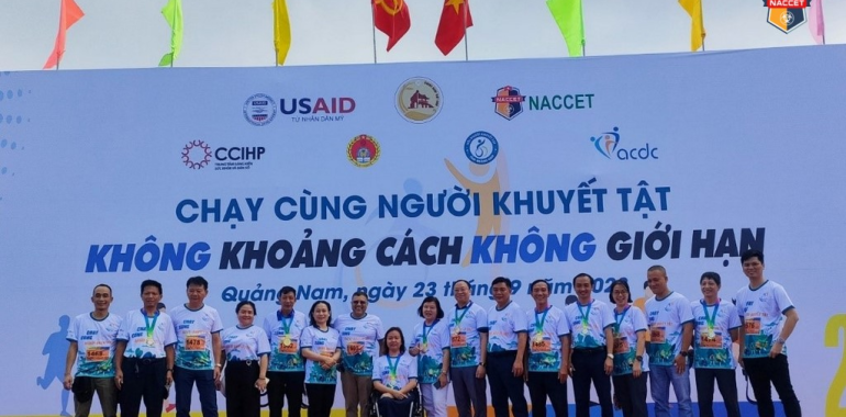 Sự kiện chạy cùng người khuyết tật “Không khoảng cách - Không giới hạn” năm 2023